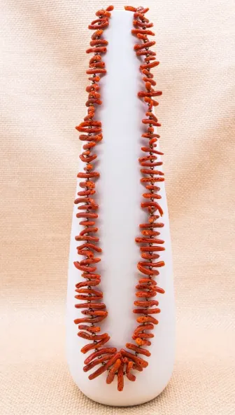 Collana di corallo rosso a cupoloni