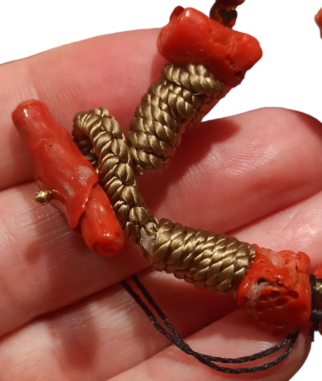 Collana di corallo rosso a cupoloni