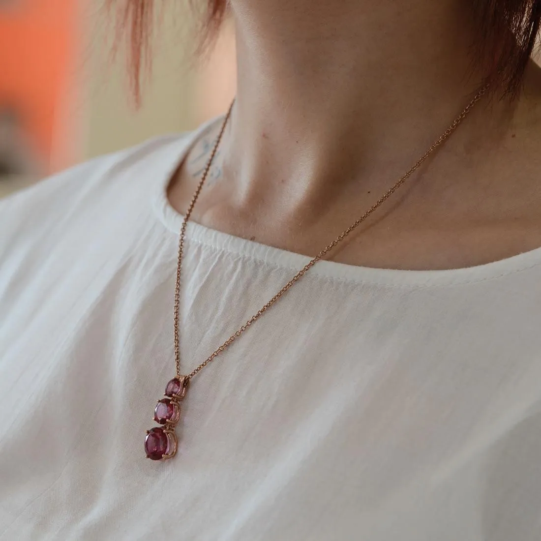 Collana in oro rosa con topazio rosso