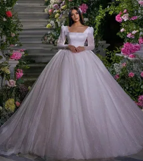 Splendidi abiti da sposa da donna a maniche lunghe Una serie scintillante Tulle Princess Abiti da sposa Robe Backless Mariee Boh